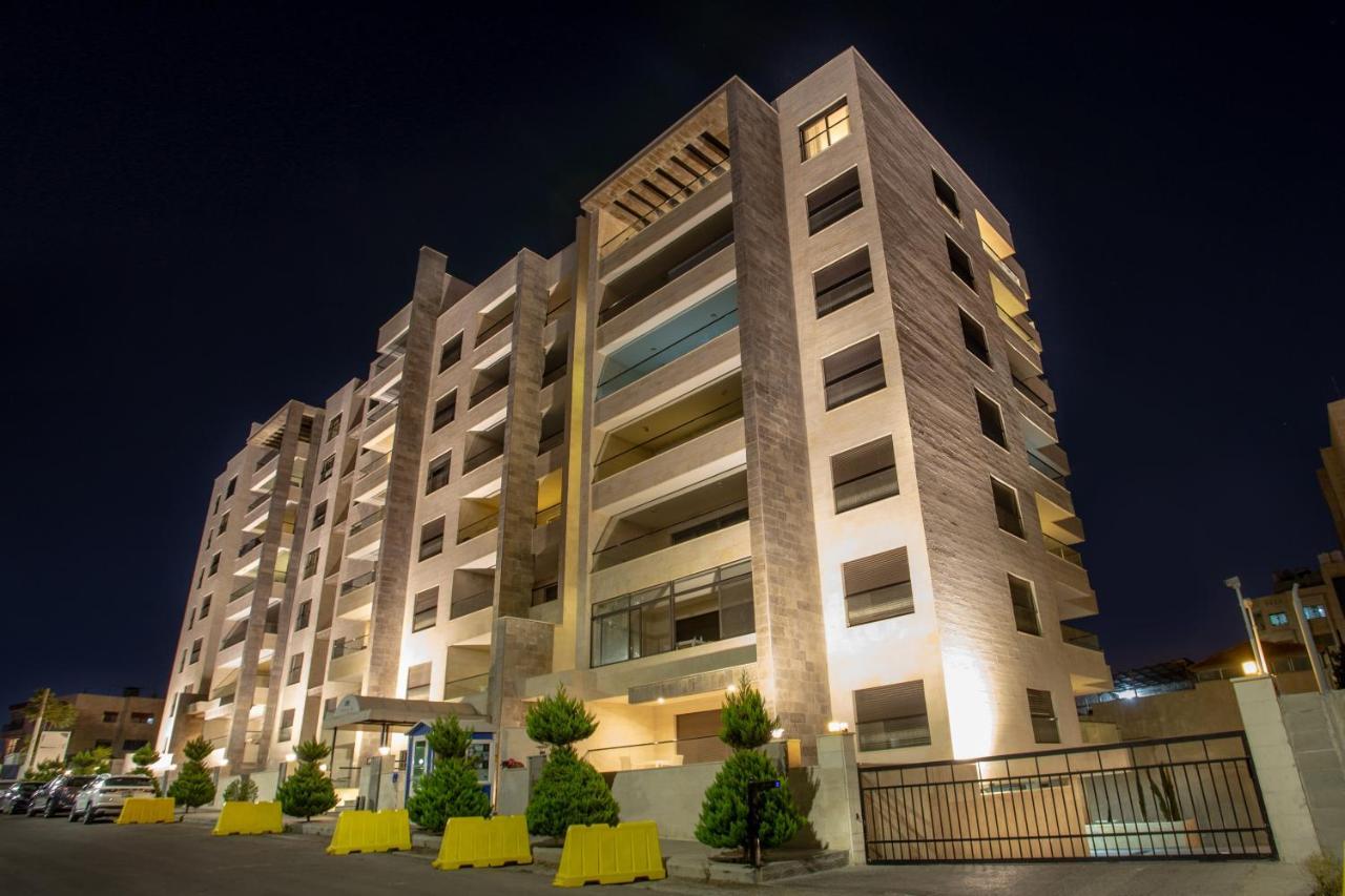 Triple A Hotel Suites Amman Ngoại thất bức ảnh