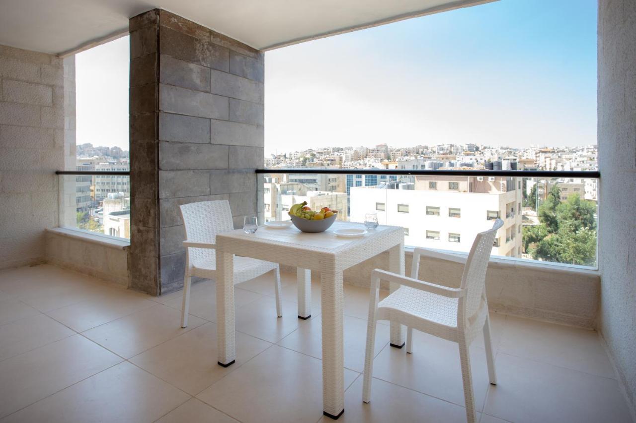 Triple A Hotel Suites Amman Ngoại thất bức ảnh