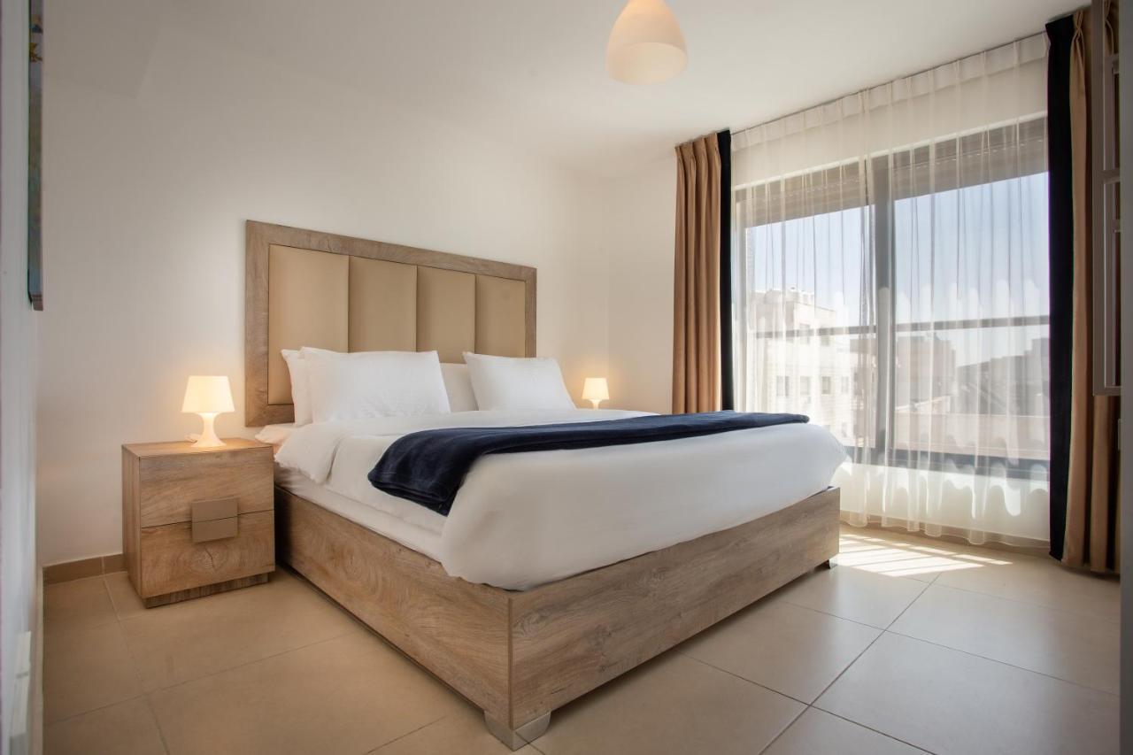 Triple A Hotel Suites Amman Ngoại thất bức ảnh
