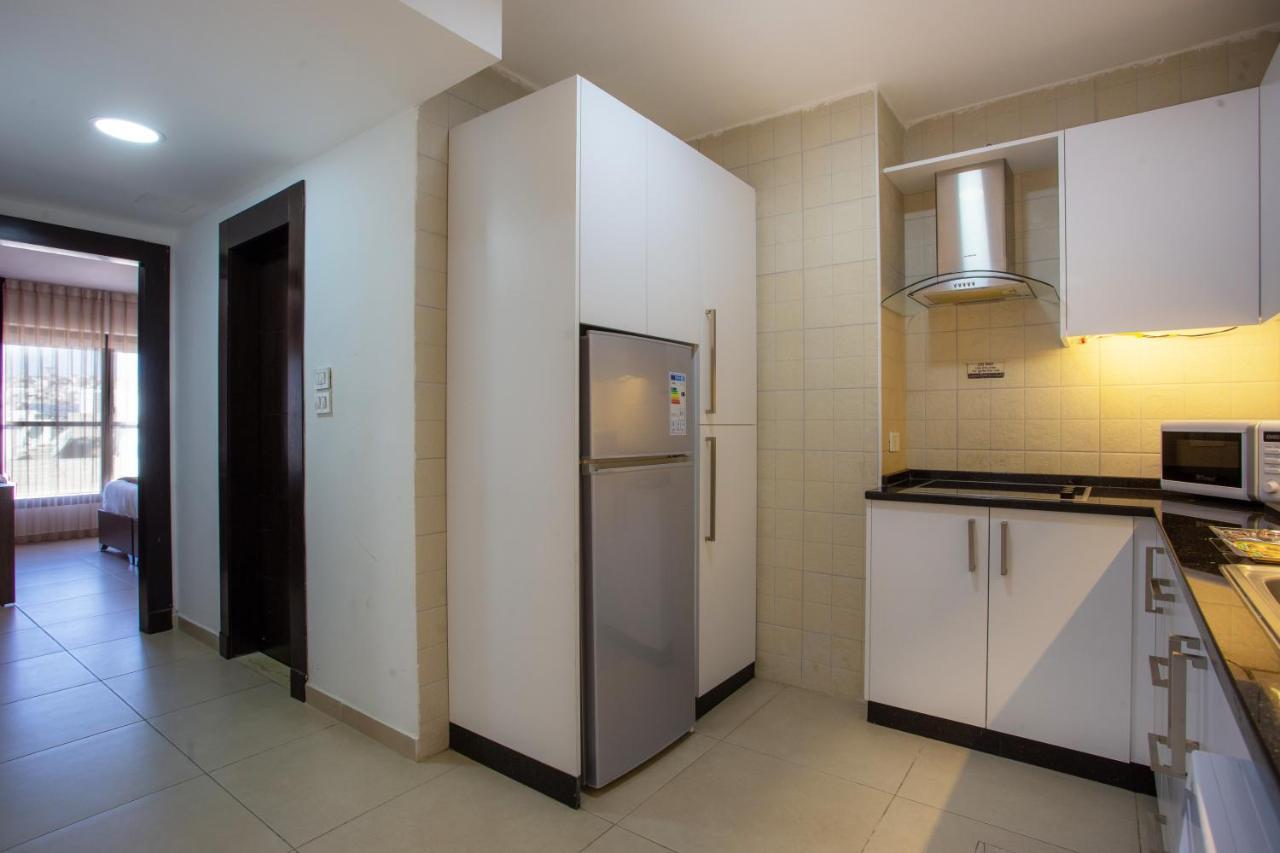 Triple A Hotel Suites Amman Ngoại thất bức ảnh