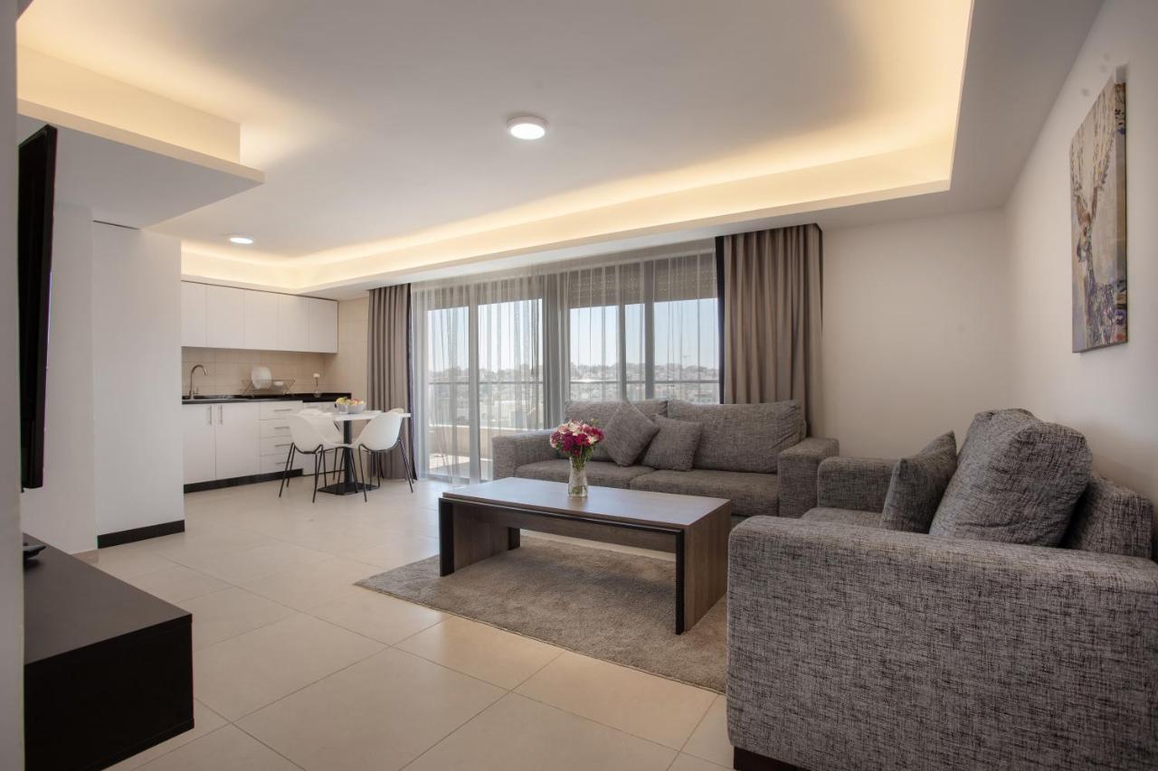 Triple A Hotel Suites Amman Ngoại thất bức ảnh
