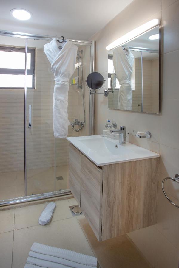 Triple A Hotel Suites Amman Ngoại thất bức ảnh