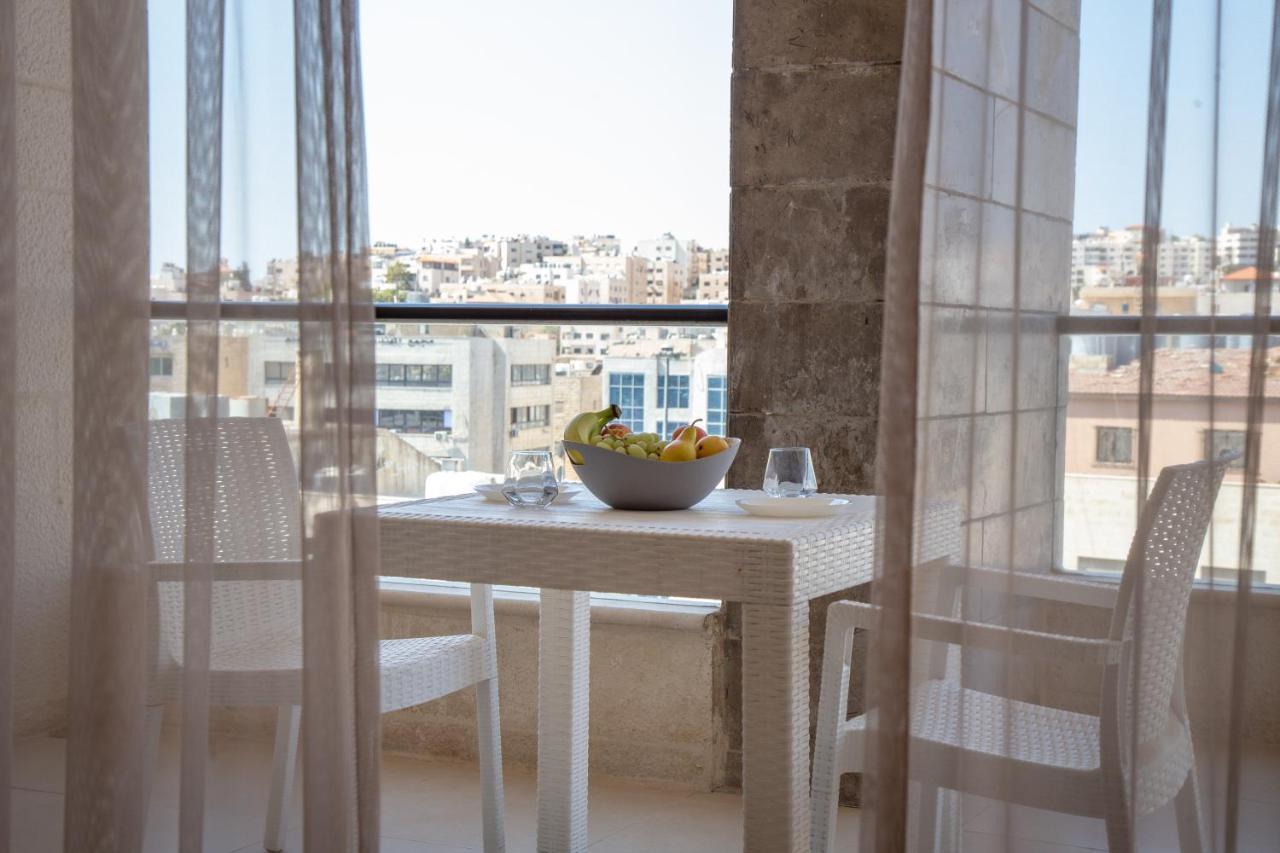 Triple A Hotel Suites Amman Ngoại thất bức ảnh