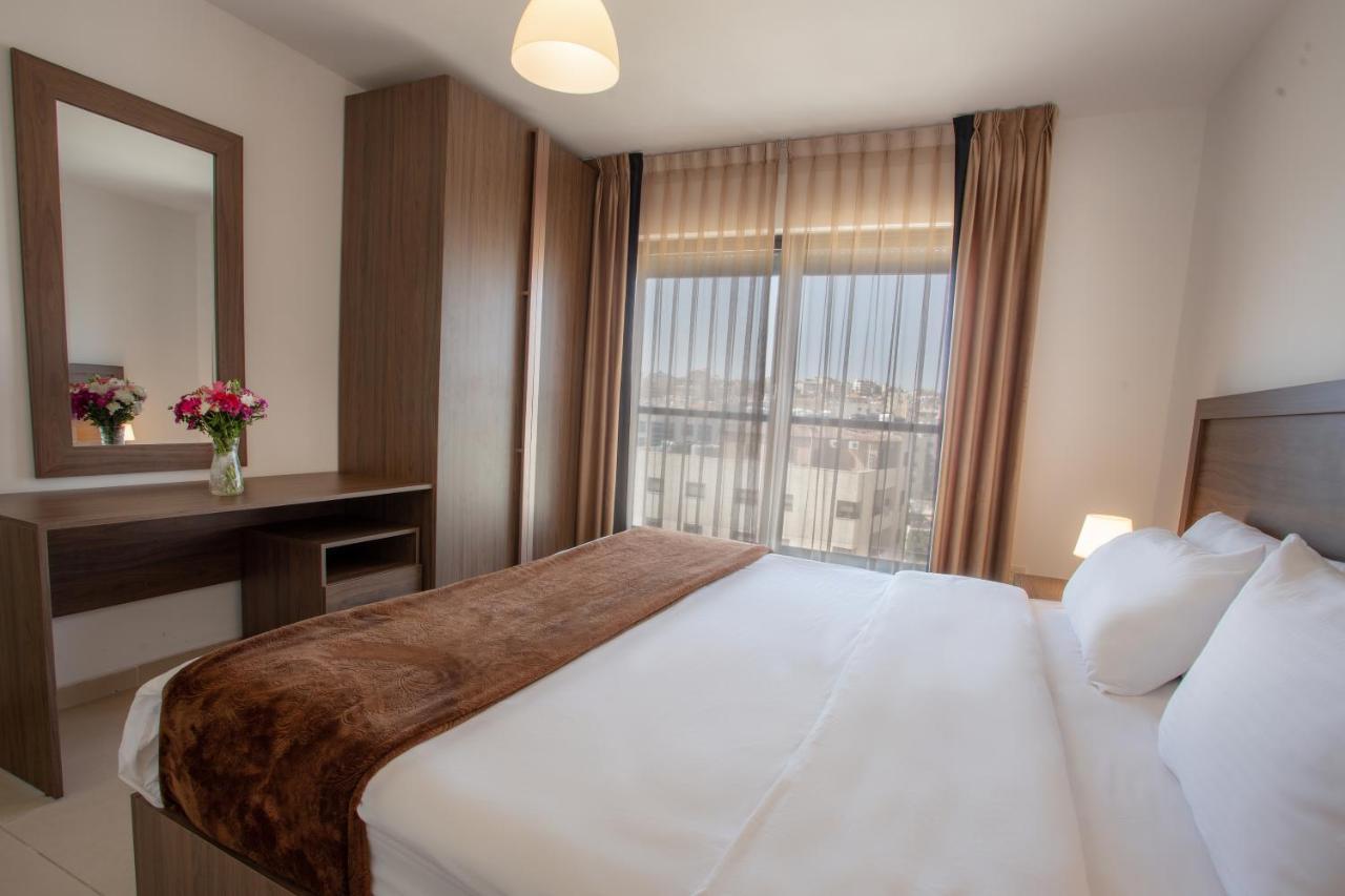 Triple A Hotel Suites Amman Ngoại thất bức ảnh