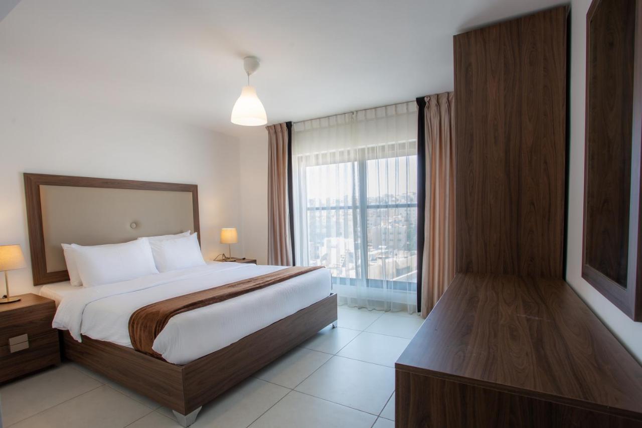 Triple A Hotel Suites Amman Ngoại thất bức ảnh