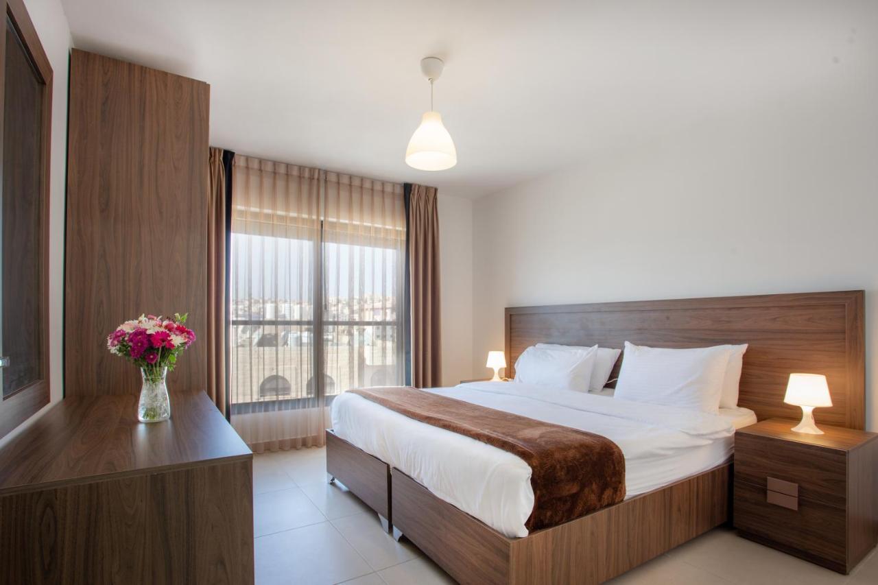 Triple A Hotel Suites Amman Ngoại thất bức ảnh