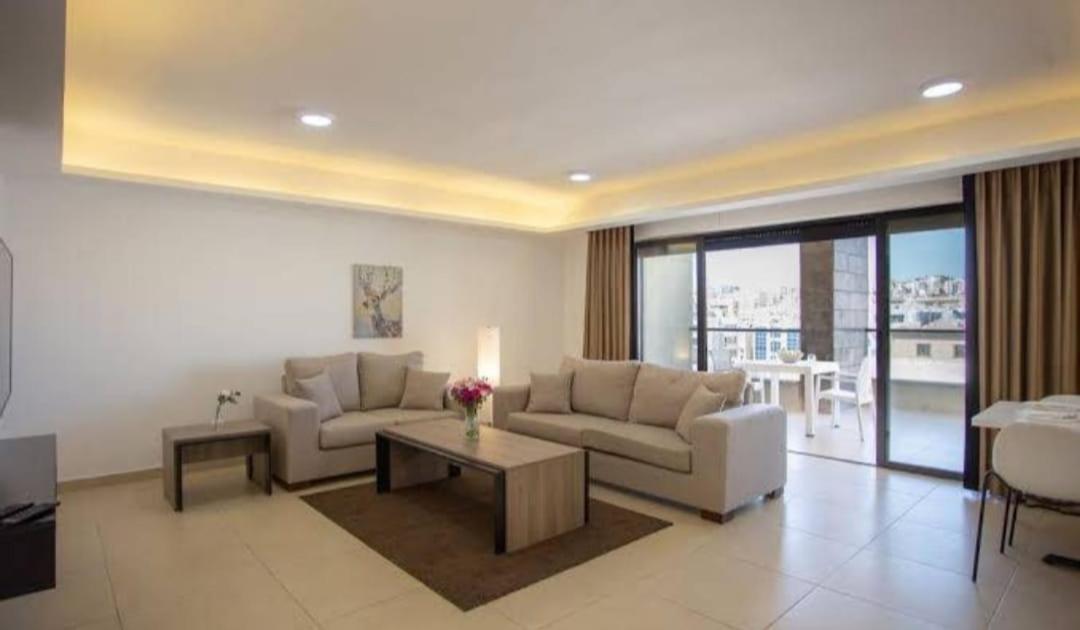 Triple A Hotel Suites Amman Ngoại thất bức ảnh